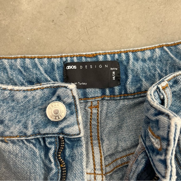 ASOS DESIGN petite high rise ‘slouchy’ mom jeans - Picture 6 of 10